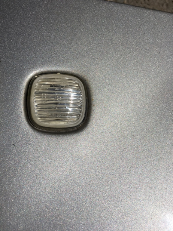 Lampa semnalizare pe aripa stanga fata Cod: 1U0949127A 1U0949127A Skoda Fabia 6Y [1999 - 2004] Hatchback 5-usi 1.4 TDI MT (75 hp) (6Y2)