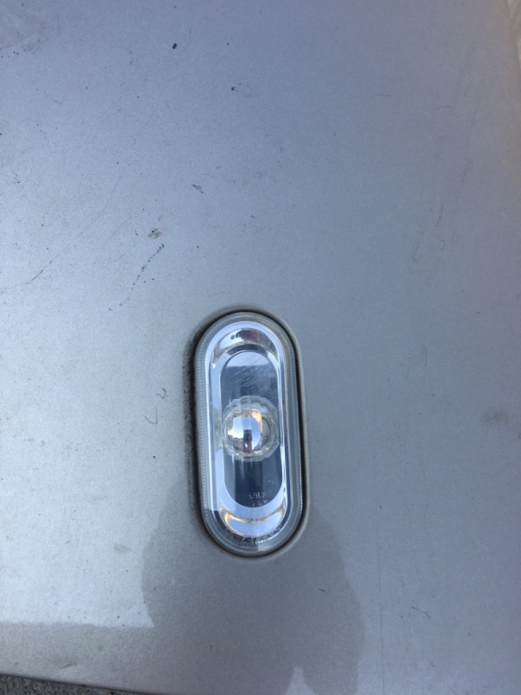 Lampa semnalizare pe aripa stanga fata Volkswagen Bora [1998 - 2005] Sedan 1.9 TDI MT (90 hp) (1J2)
