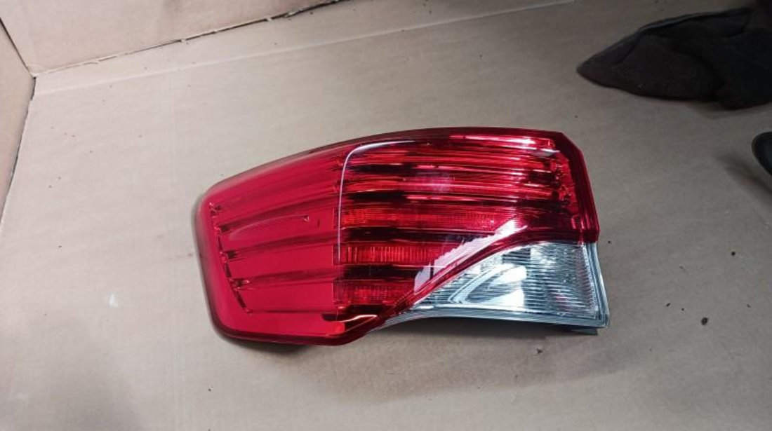 Lampa spate stanga Toyota Avensis (2009->)