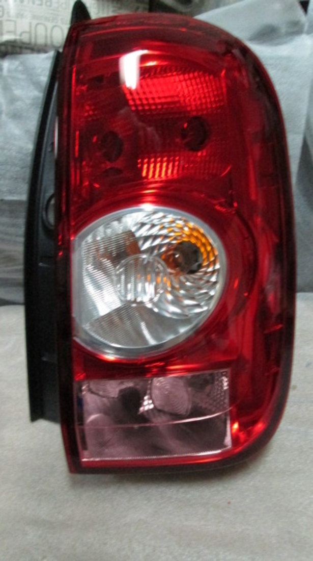 Lampa spate Tripla Stop dreapta Dacia Duster original cod 265500033r