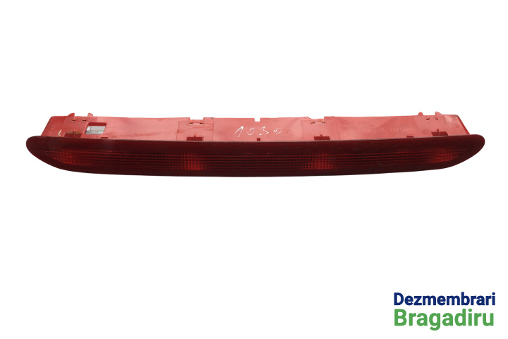 Lampa stop aditionala Cod: 1K6945097A 1K6945097A Volkswagen VW Golf 6 [2008 - 2015] wagon 5-usi 1.6 TDI BlueMotion MT (105 hp) Cod motor: CAY, Cod cutie: LUB, Cod culoare: LA7W