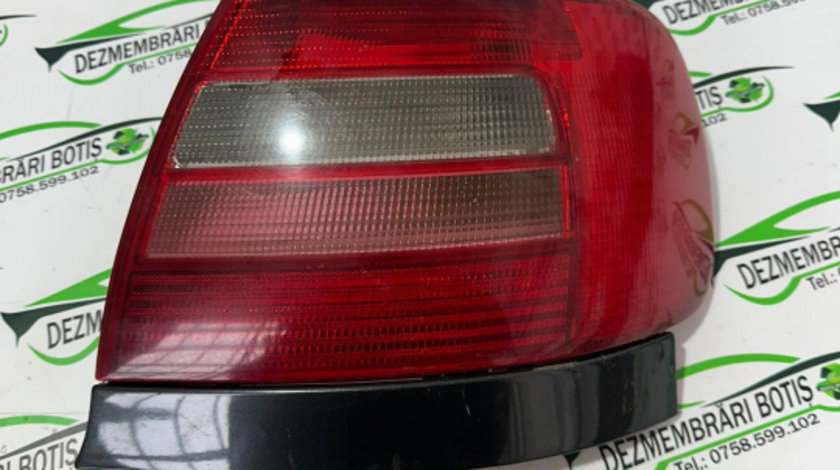 Lampa stop dreapta pe aripa Audi A4 B5 [1994 - 1999] Sedan 1.8 MT (125 hp)