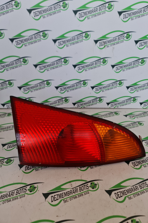 Lampa stop dreapta pe aripa Ford Focus [1998 - 2004] Hatchback 3-usi 1.6 MT (98 hp)