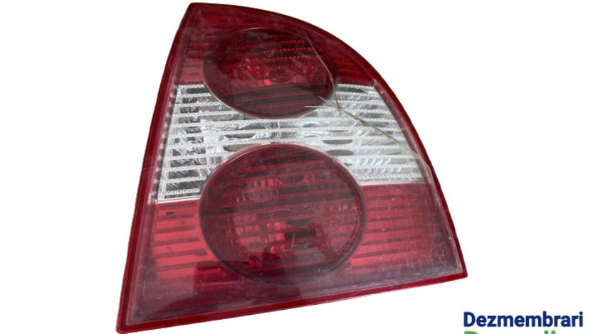 Lampa stop dreapta pe aripa Lampa stop fisurata Volkswagen Passat B5.5 [facelift] [2000 - 2005] Sedan 2.0 MT (115 hp) (3B3)