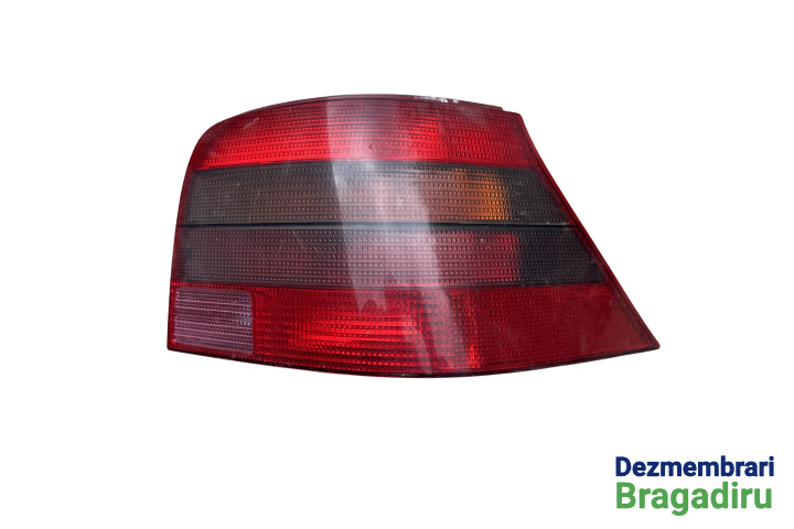 Lampa stop dreapta pe aripa Volkswagen VW Golf 4 [1997 - 2006] Hatchback 5-usi 1.4 MT (75 hp) Cod motor AXP