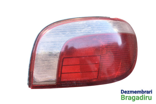 Lampa stop pe aripa dreapta Toyota Yaris P1 [1999 - 2003] Hatchback 3-usi 1.0 MT (68 hp)