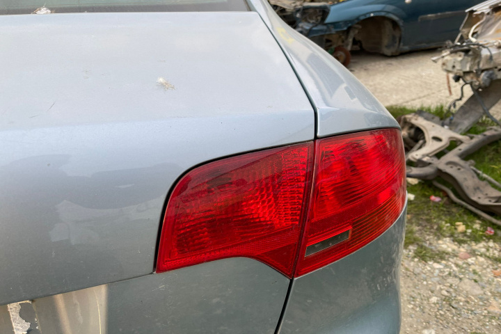 Lampa stop pe capota portbagaj dreapta Audi A4 B7 [2004 - 2008] Sedan 4-usi 2.0 TDI MT (140 hp)