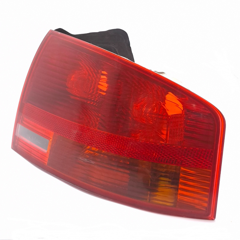 Lampa Stop Spate / Tripla Audi A4 B7 (8E) 2004-2008 Caroserie Dreapta R965070, 965037021709, 3305172219 Hella