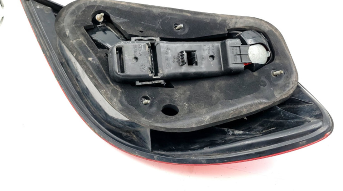 Lampa Stop Spate / Tripla Caroserie,stanga Mercedes-Benz C-CLASS (W203) 2000 - 2007 A2038200564, A 203 820 05 64