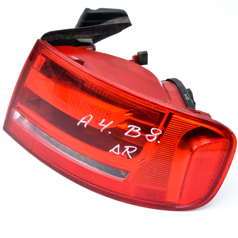 Lampa Stop Spate / Tripla Dreapta Audi A4 B8 (8K) 2007 - 2015 8K5945096D