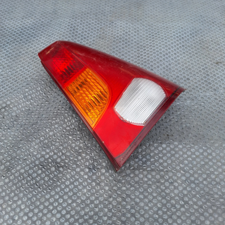 Lampa Stop Spate / Tripla Dreapta Dacia Logan (Ls) 2004-2012 1.4 (Lsoa, Lsoc, Lsoe, Lsog) Benzina 8200211019, 89030062, 8200211019, 62420801