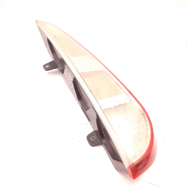 Lampa Stop Spate / Tripla Dreapta Ford FOCUS Mk 2 2005 - 2010 8M5113404C, 8M51-13404-C, 8M5113404D, 8M51-13404-D, 8M5113404C, 8M5113404E, 8M51-13404-E, 8M5113404F, 8M51-13404-F, 0374D, E411808, E412369