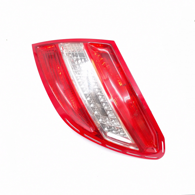 Lampa Stop Spate / Tripla Dreapta Mercedes-Benz C-Class (W204) 2007-2014 C220 Cdi (204.208) Om 646.811 Motorina 2048202064R, A2048202064, 2A01Ar00, E12170, 753020E1, 3N3770010, 20070927T604, 0000071460