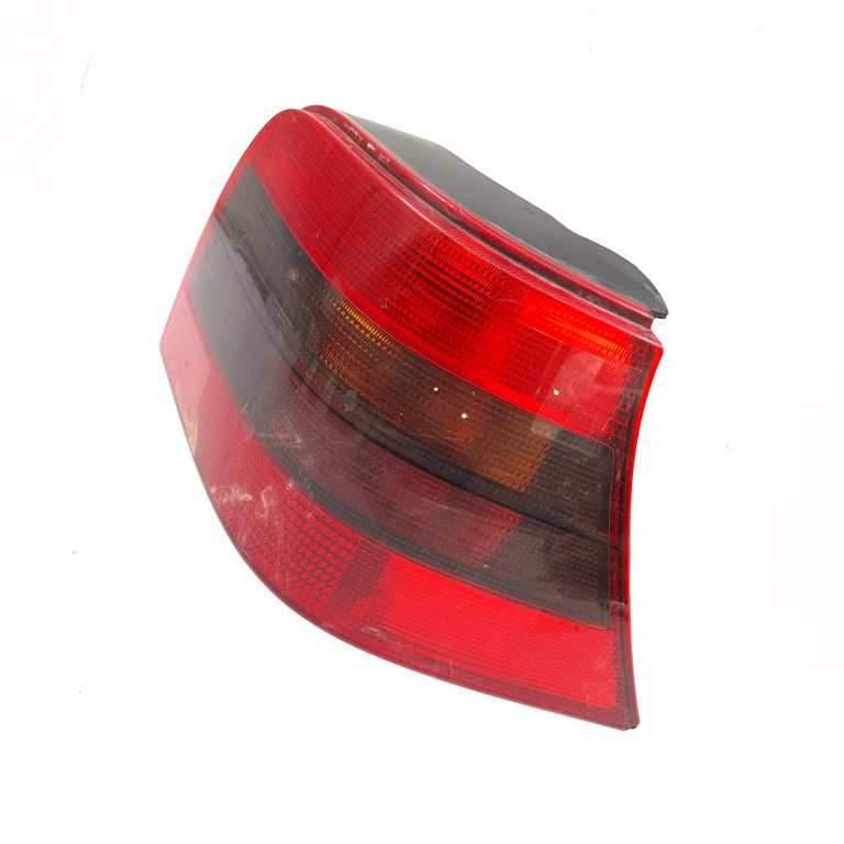 Lampa Stop Spate / Tripla Dreapta VW GOLF 4 1997 - 2004 1J6945112S, 148185
