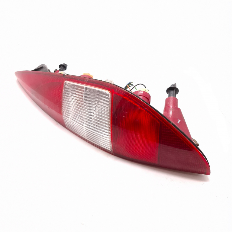 Lampa Stop Spate / Tripla Ford Mondeo Mk 3 2000-2007 Dreapta 2021101015, 20-211-01015, 4042782 Visteon