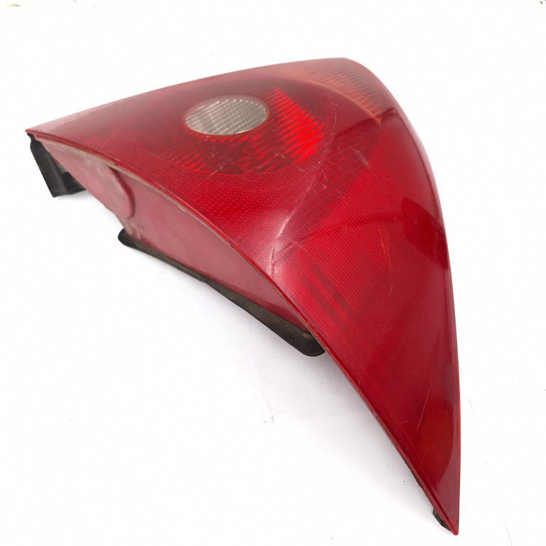 Lampa Stop Spate / Tripla Ford Mondeo Mk 3 2000-2007 2.0 Tdci Motorina Dreapta 1S7113404A, 1S71-13404-A, 0347D Visteon