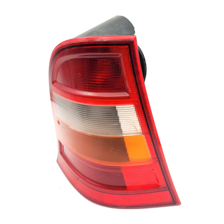 Lampa Stop Spate / Tripla Mercedes-Benz A-Class (W168) 1997-2004 A 140 (168.031, 168.131) M 166.940 Benzina Dreapta A1688200264R, 1688200264R, A 168 820 02 64 R, 168 820 0264 R, Ulo3310R, Ulo 3310 R