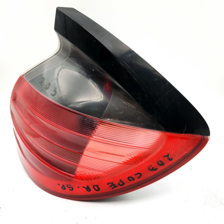 Lampa Stop Spate / Tripla Mercedes-Benz C-Class (W203) 2000-2007 Dreapta A2038200664, A 203 820 06 64, 2038200664, 203 820 06 64, A2038200664Q3, A 203 820 06 64 Q3