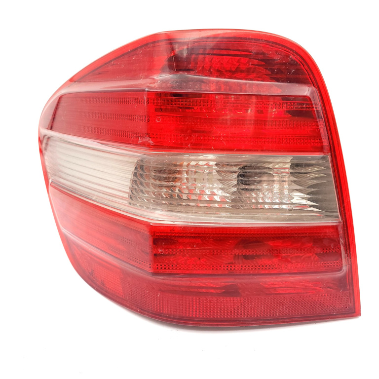 Lampa Stop Spate / Tripla Mercedes-Benz Ml / M-Class (W164) 2005-2011 Ml 350 4-Matic (164.186) M 272.967 Benzina Stanga 404131L, 199345, 186136, 40400 Schefenacker