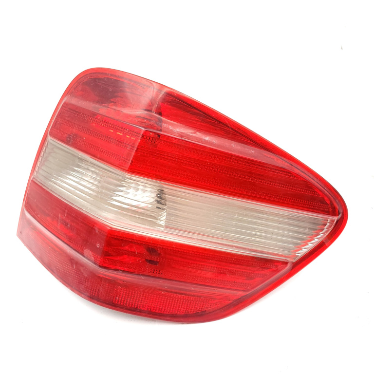 Lampa Stop Spate / Tripla Mercedes-Benz Ml / M-Class (W164) 2005-2011 Ml 350 4-Matic (164.186) M 272.967 Benzina Dreapta 404132R