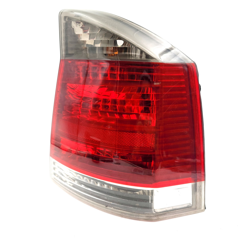 Lampa Stop Spate / Tripla Opel Vectra C 2002-2008 1.8 16V Z 18 Xe Benzina Caroserie Dreapta 13157647