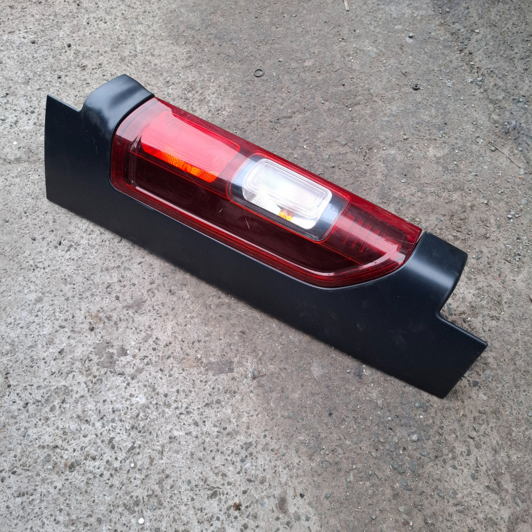 Lampa Stop Spate / Tripla Opel Vivaro B 2014 > 1.6 Cdti Motorina Bara Spate Dreapta 265A14210R, 265A19592R, 265A13137R, 265A12579R, 105855A2