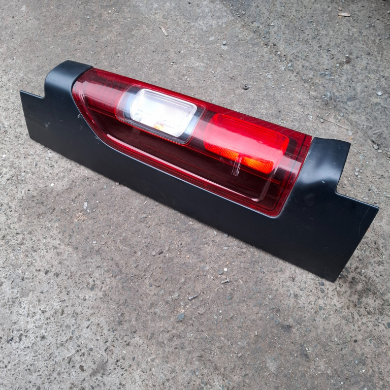 Lampa Stop Spate / Tripla Opel Vivaro B 2014 > 1.6 Cdti Motorina Haion Centru 265A63253R, 265A66978R, 265A64439R, 265163380R, 105850A1, 100753A1, 93450958, 100754A1, 105855A1, 93450955180, 93450959, 93450956
