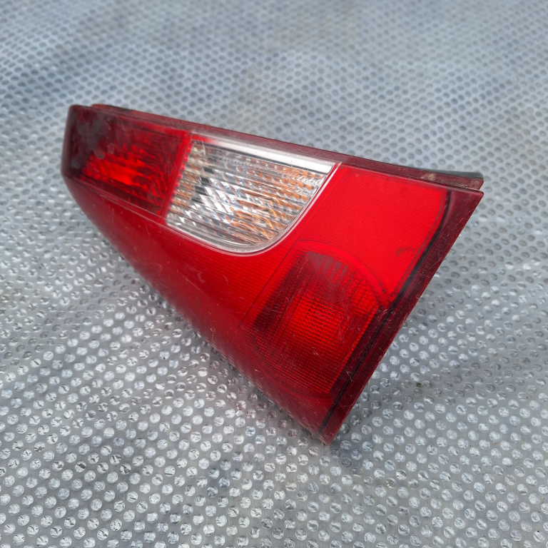 Lampa Stop Spate / Tripla Stanga Dacia Logan (Ls) 2004-2012 1.4 (Lsoa, Lsoc, Lsoe, Lsog) Benzina 8200755403, 7595403 Valeo