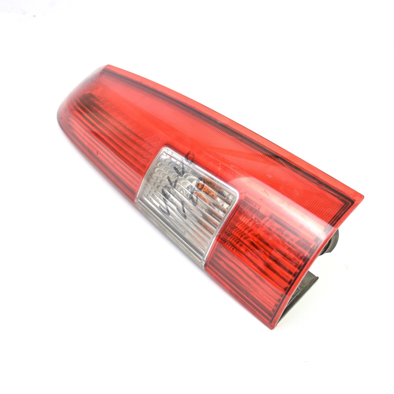 Lampa Stop Spate / Tripla Volvo V70 Mk 2 (Sw) 2000-2007 Caroserie Dreapta 9154494Ece, 9154494, 9154494Usa, 9154494, 9154494Gb, 9154494