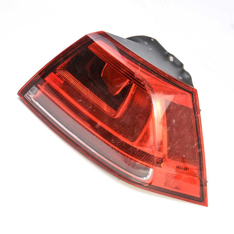 Lampa Stop Spate / Tripla Vw Golf 7, Golf 7 Variant/Combi (5G) 2012-2020 Caroserie Dreapta 5Gm945096B, 5Gm 945 096 B, 5Gm 945 096 , 5Gm945096, 2Va01197706, 2Va 011 977 06 Hella
