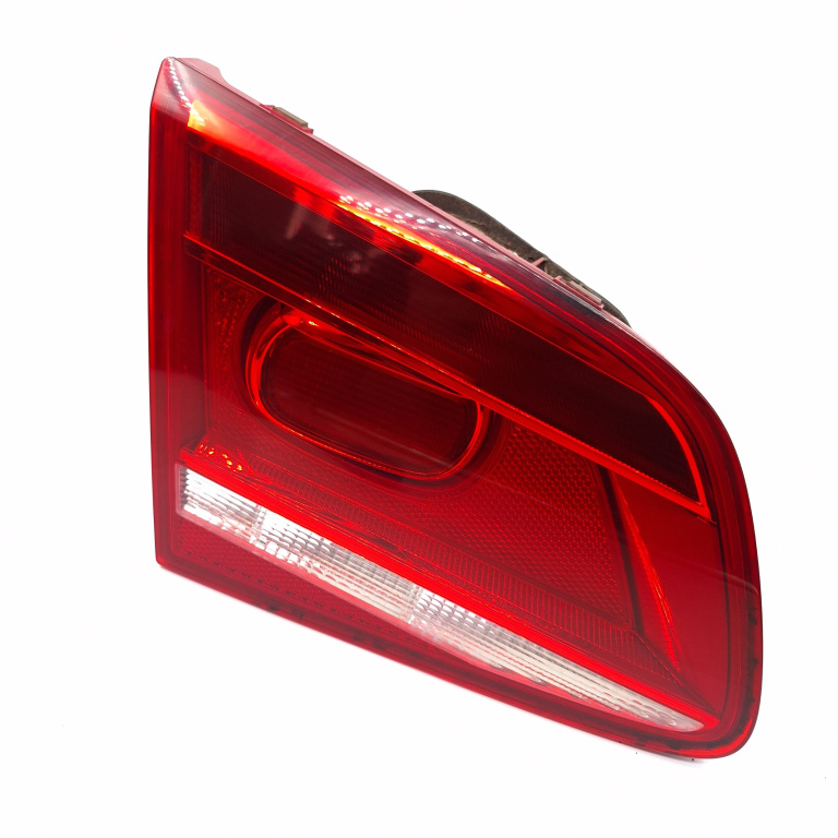 Lampa Stop Spate / Tripla Vw Passat B7 2010-2014 2.0 Tdi Cffb Motorina Capota Portbagaj Stanga 3Ae945093K, 3Ae945093, 3Ae 945 093 K, 3Ae 945 093, 90004890 Valeo