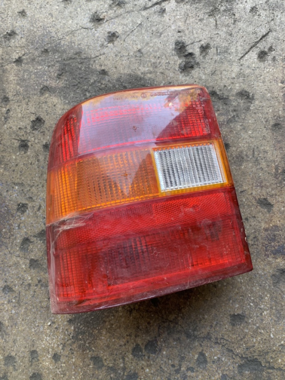 Lampa stop stanga crapata Opel Vectra A [1988 - 1995] Sedan 2.0 MT (150 hp) (86_ 87_) 2.0 GT