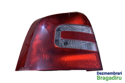 Lampa stop stanga pe aripa Are un defect in coltul de jos Skoda Octavia 2 [2004 - 2008] Combi wagon ...