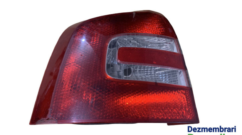 Lampa stop stanga pe aripa Are un defect in coltul de jos Skoda Octavia 2 [2004 - 2008] Combi wagon 5-usi 1.9 TDI MT (105 hp) (1Z5)