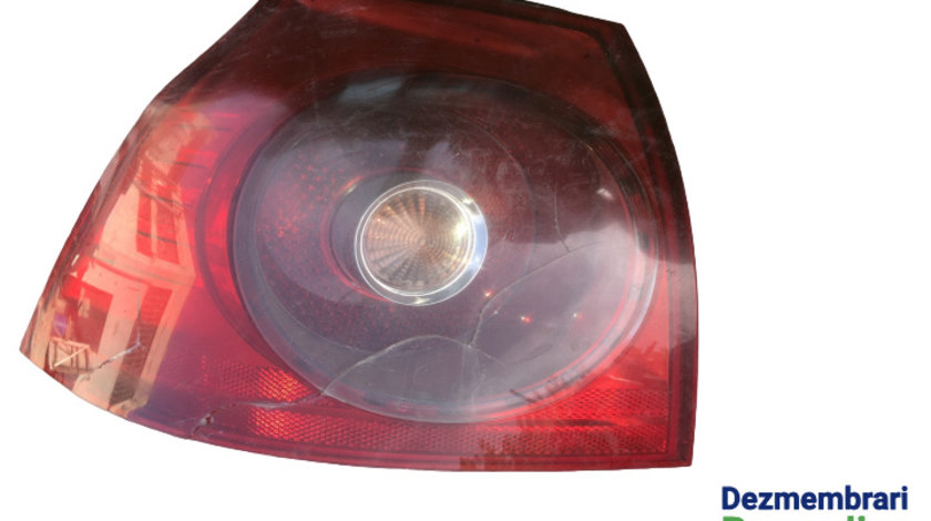 Lampa stop stanga pe aripa Atentie este crapata Cod: 1K6945095D Volkswagen VW Golf 5 [2003 - 2009] Hatchback 5-usi 2.0 TDI MT (140 hp) V (1K1) Cod motor BKD