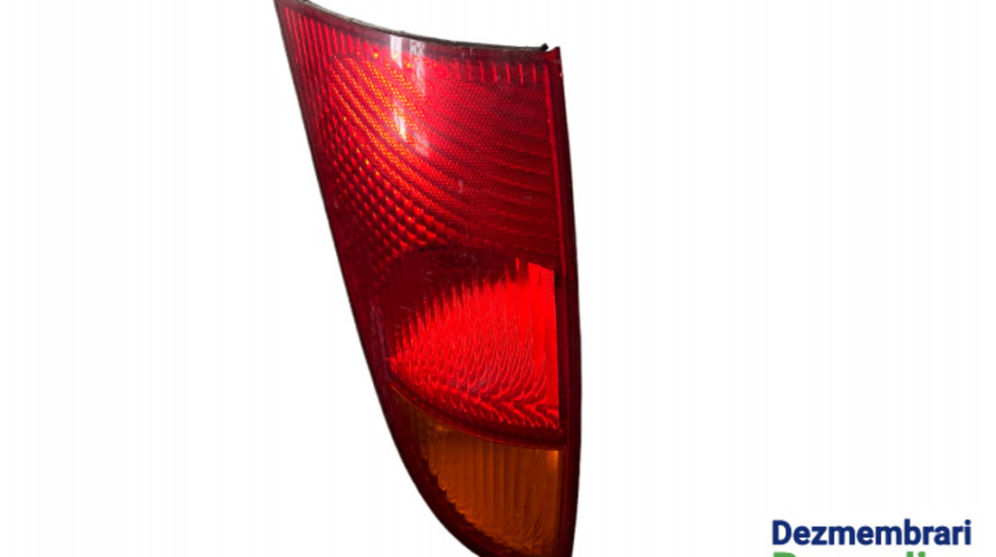 Lampa stop stanga pe aripa Cod: XS41-13405-A Ford Focus [1998 - 2004] Hatchback 5-usi 1.8 MT (115 hp)