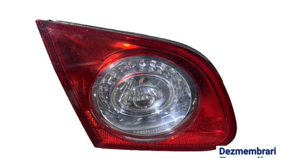 Lampa stop stanga pe capota portbagaj Volkswagen VW Passat B6 [2005 - 2010] Sedan 4-usi 2.0 TDI MT (140 hp)