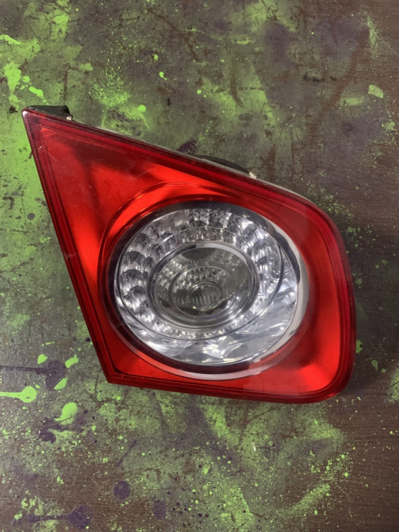 Lampa stop stanga pe haion Volkswagen VW Jetta 5 [2005 - 2011] Sedan 4-usi 2.0 TDI MT (140 hp) (1K2)