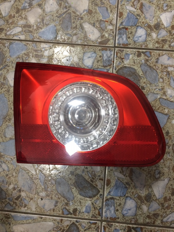 Lampa stop stanga pe haion Volkswagen VW Passat B6 [2005 - 2010] wagon 5-usi 2.0 TDI MT (140 hp) (3C5)