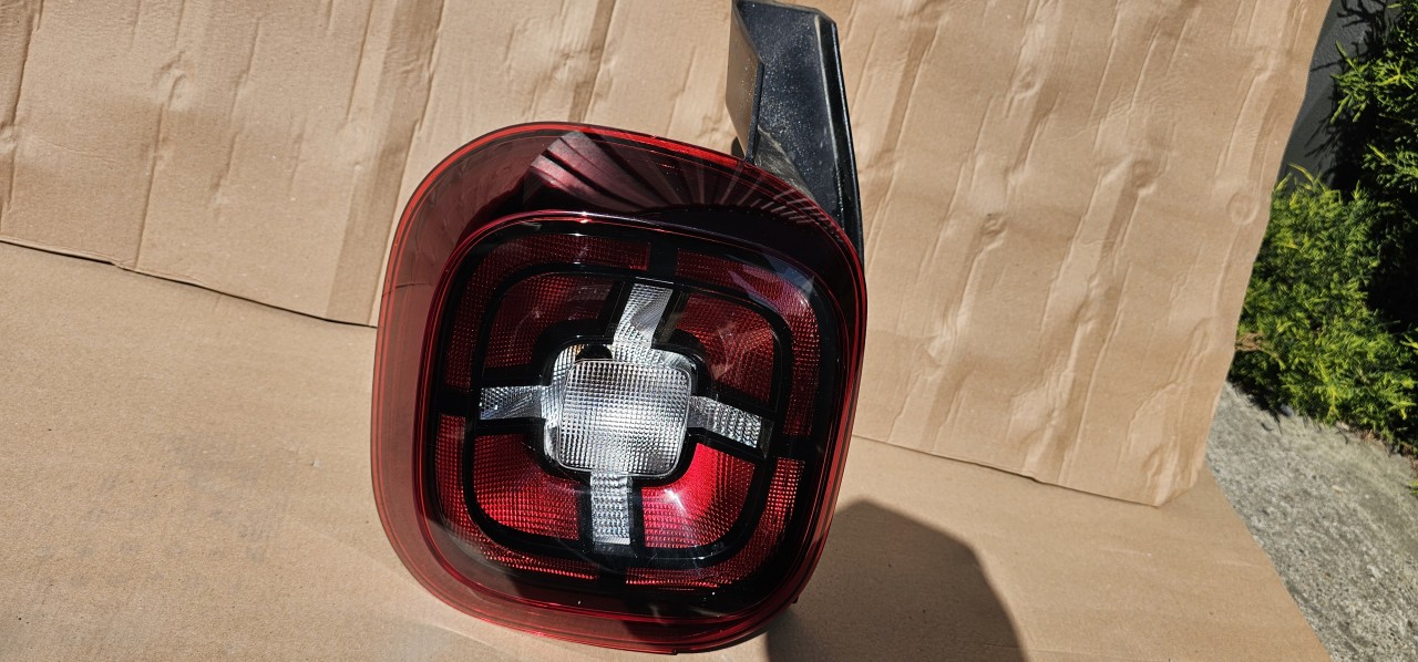 Lampa Stop stanga spate Dacia Duster 2018 2019 2020