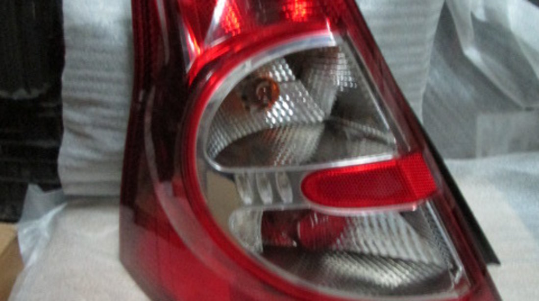 Lampa stop tripla spate stanga Dacia Sandero cod 8200734825