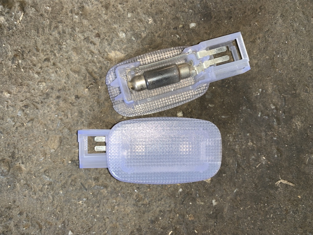 Lampa sub bord Mercedes-Benz A-Class W169 [2004 - 2008] Hatchback 5-usi A 170 Autotronic (116 hp) 1.7 - 266.940
