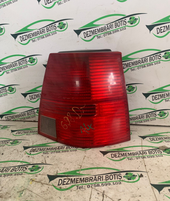 Lampa / Tripla stop dreapta pe aripa 1J9945258A Volkswagen VW Bora [1998 - 2005] Variant wagon 1.6 16V MT (105 hp)