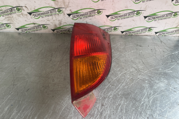 Lampa / Tripla stop dreapta pe aripa 1M5113404AL / 1M51-13404-AL Ford Focus [1998 - 2004] Hatchback 3-usi 1.6 MT (101 hp)