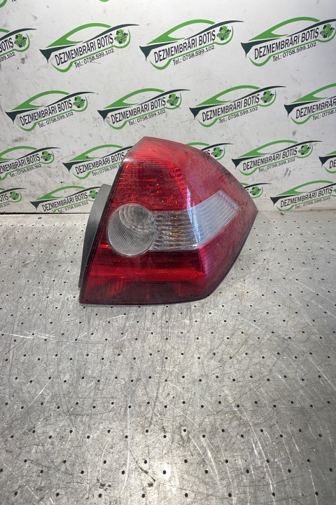Lampa / Tripla stop dreapta pe aripa 8200142681 8200142681 8200142681 Renault Megane 2 [2002 - 2006]...