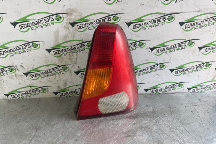 Lampa / Tripla stop dreapta pe aripa 8200211019 Dacia Logan [2004 - 2008] MCV 1.5 dci MT (84 hp)