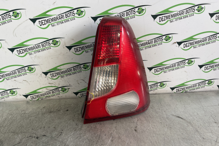 Lampa / Tripla stop dreapta pe aripa CU DEFECT 8200498393 Dacia Logan [2004 - 2008] MCV 1.5 dci MT (84 hp)