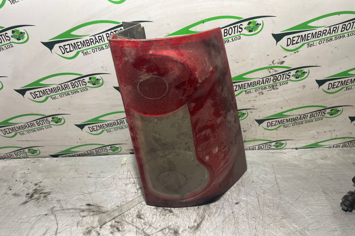 Lampa / Tripla stop dreapta pe aripa Dacia Logan [2004 - 2008] Sedan 1.4 MT (75 hp)