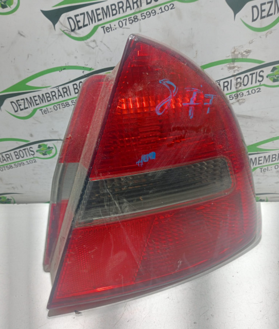 Lampa / Tripla stop dreapta pe aripa Mitsubishi Carisma [facelift] [1999 - 2004] Sedan