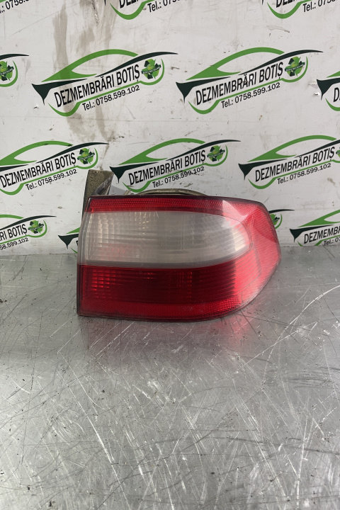 Lampa / Tripla stop dreapta pe aripa Renault Laguna 2 [2001 - 2005] Liftback 1.9 DCi MT (101 hp)
